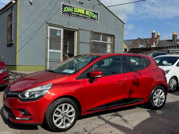 Renault Clio Hatchback, Petrol, 2019, Red