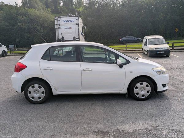 Toyota Auris Hatchback, Petrol, 2010, White