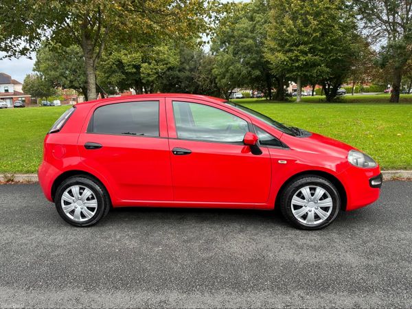 Fiat Punto Hatchback, Petrol, 2011, Red