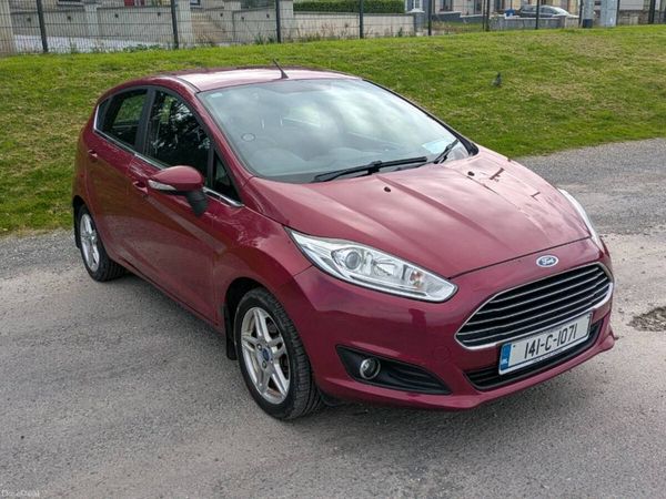 Ford Fiesta Hatchback, Diesel, 2014, Red