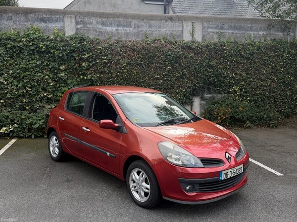 Renault Clio Hatchback, Petrol, 2006, Red