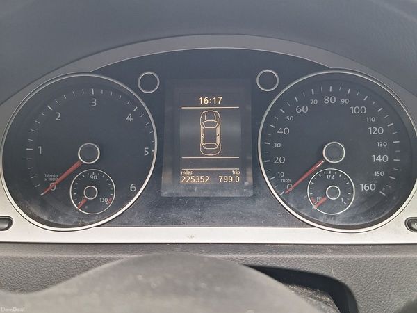 Volkswagen Passat Saloon, Diesel, 2009, Grey