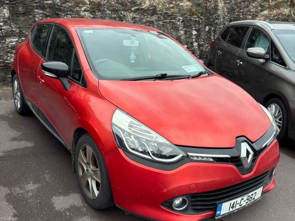 Renault Clio Hatchback, Petrol, 2014, Red