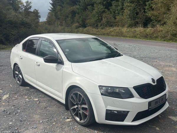 Skoda Octavia Saloon, Diesel, 2015, White