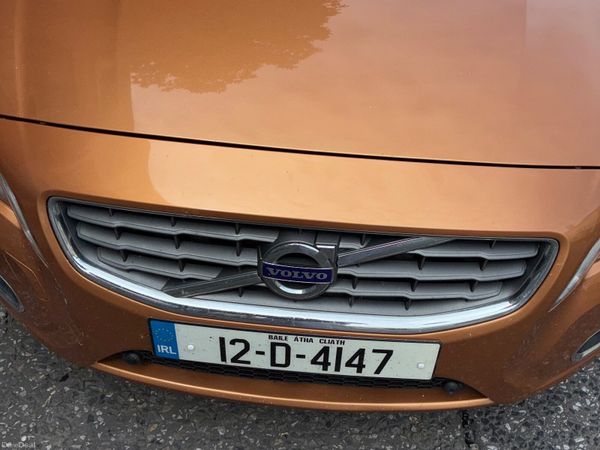 Volvo S60 Saloon, Diesel, 2012, Gold