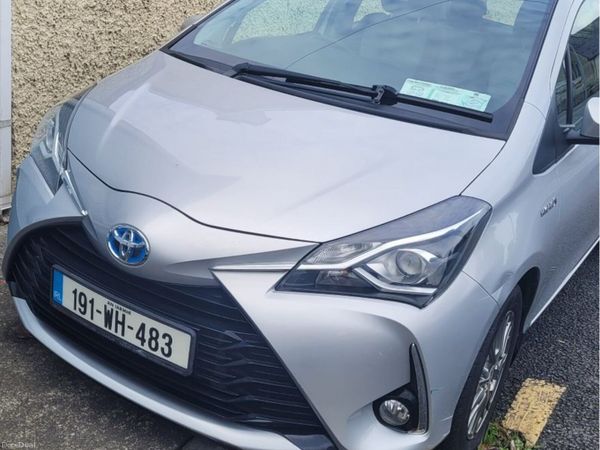 Toyota Yaris MPV, Petrol Hybrid, 2019, Grey
