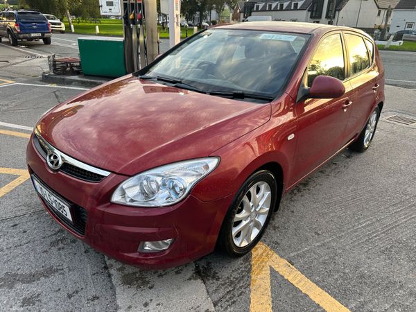 Hyundai i30 Hatchback, Diesel, 2010, Red