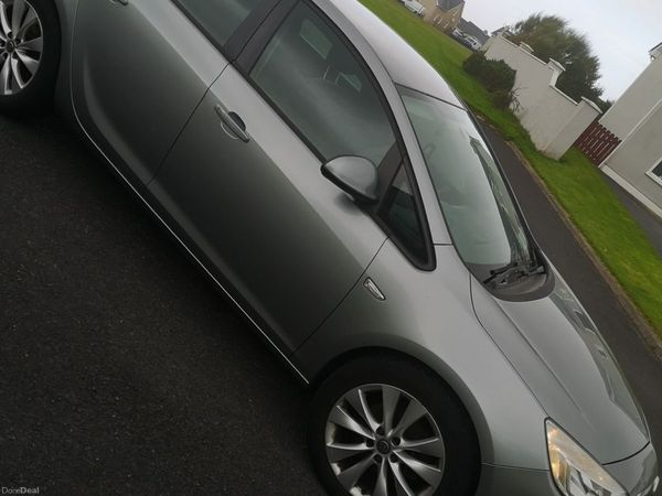 Vauxhall Astra Hatchback, Diesel, 2011, Silver