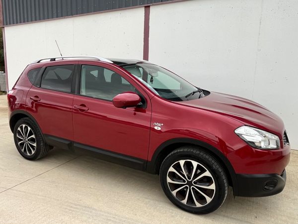 Nissan Qashqai Hatchback, Diesel, 2013, Red