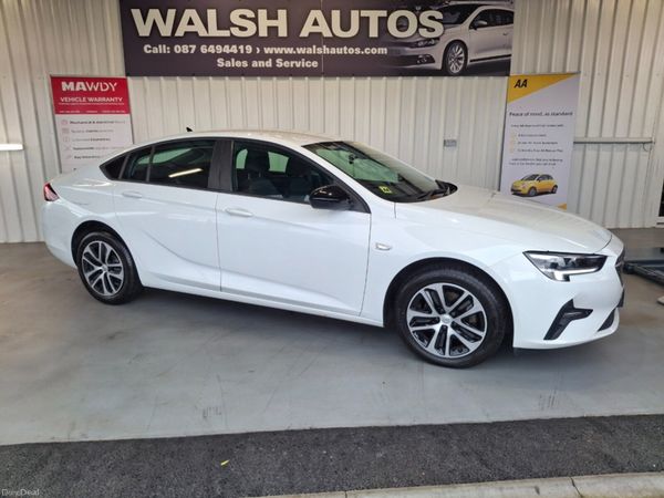 Opel Insignia Hatchback, Diesel, 2021, White