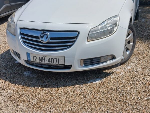Vauxhall Insignia Hatchback, Diesel, 2012, White
