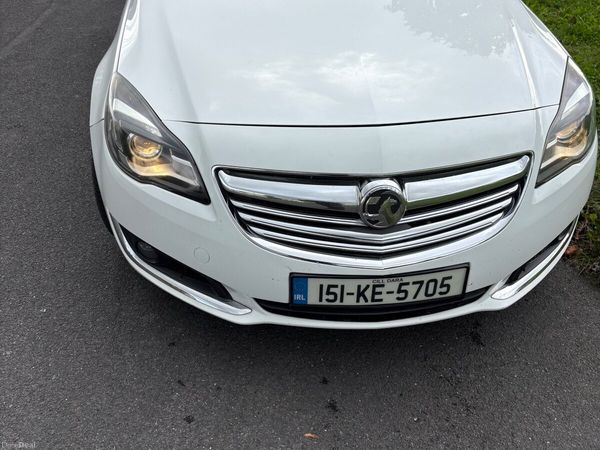 Vauxhall Insignia Hatchback, Diesel, 2015, White