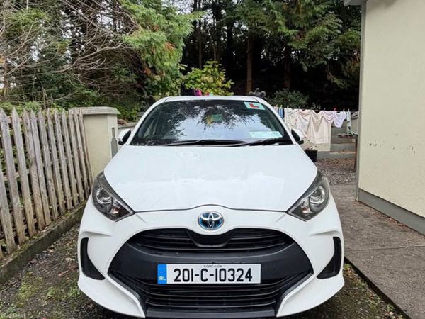 Toyota Yaris Hatchback, Petrol Hybrid, 2020, White