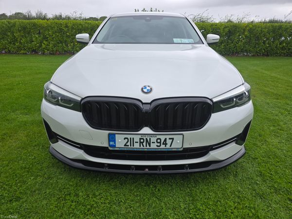 BMW 5-Series Saloon, Petrol Plug-in Hybrid, 2021, White