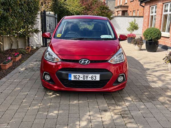 Hyundai i10 Hatchback, Petrol, 2016, Red