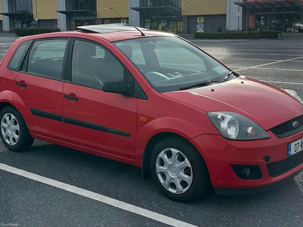 Ford Fiesta Hatchback, Petrol, 2007, Red