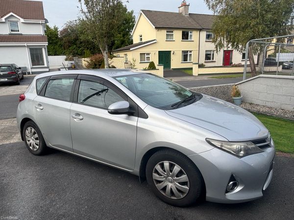 Toyota Auris Hatchback, Diesel, 2014, Silver