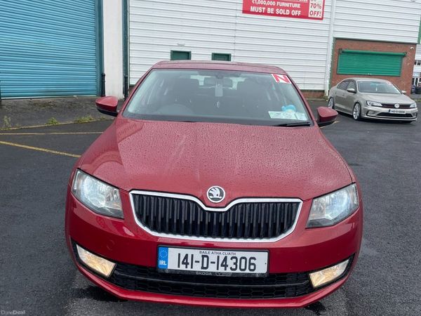 Skoda Octavia Saloon, Diesel, 2014, Red