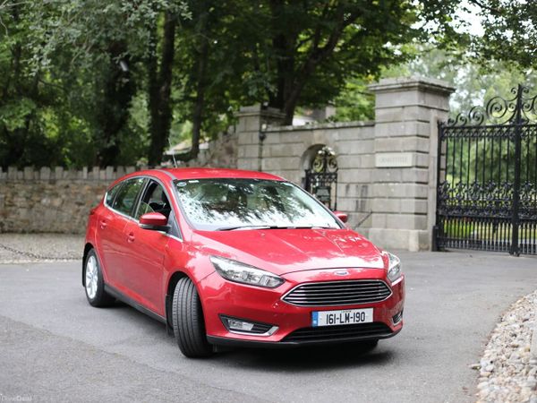 Ford Focus Hatchback, Diesel, 2016, Red