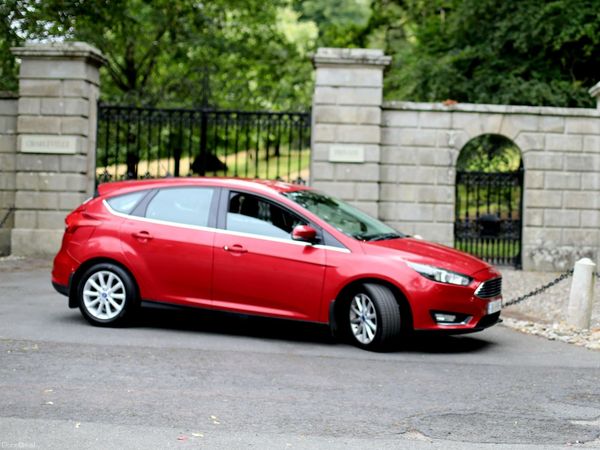 Ford Focus Hatchback, Diesel, 2016, Red