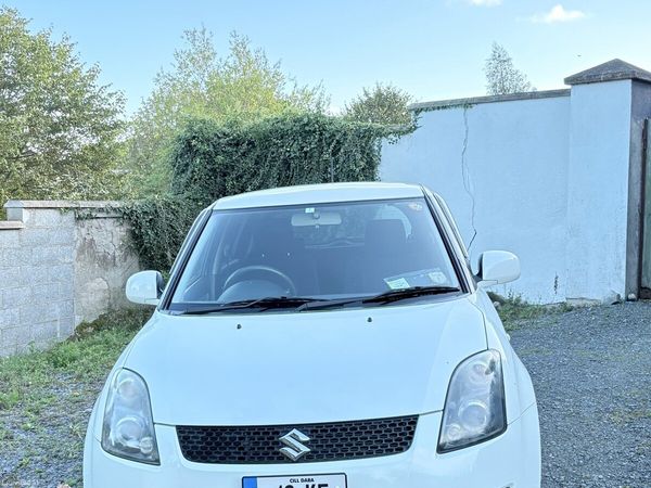 Suzuki Swift Hatchback, Petrol, 2010, White