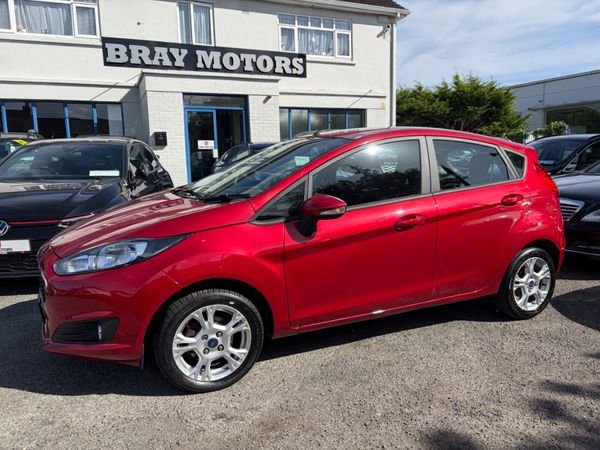 Ford Fiesta Hatchback, Petrol, 2017, Red
