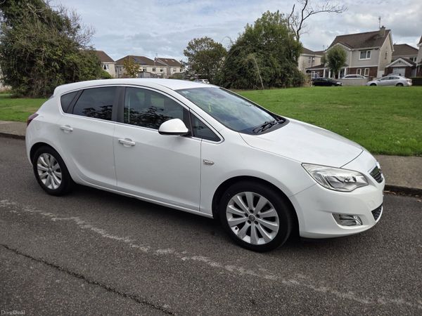 Vauxhall Astra Hatchback, Diesel, 2011, White