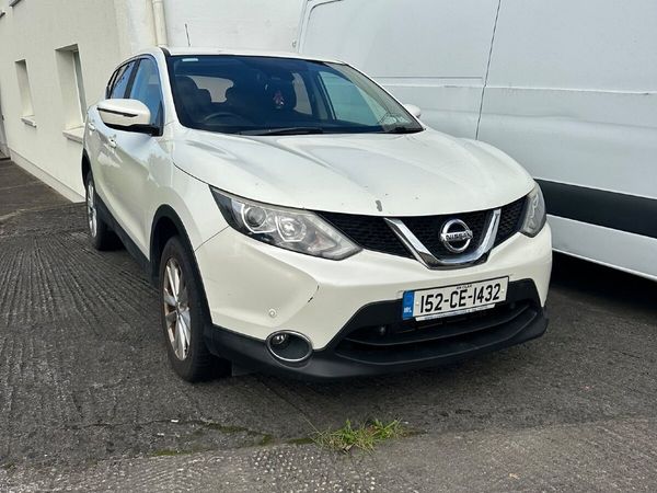 Nissan Qashqai Hatchback, Petrol, 2015, White