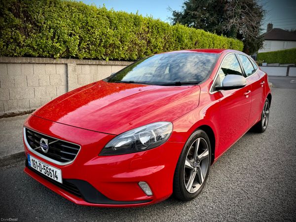 Volvo V40 Hatchback, Petrol, 2016, Red