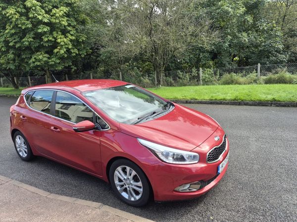 Kia Ceed Hatchback, Diesel, 2014, Red