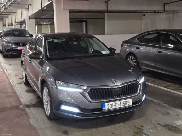 Skoda Octavia Saloon, Diesel, 2023, Grey