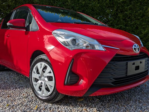 Toyota Yaris Hatchback, Petrol, 2017, Red