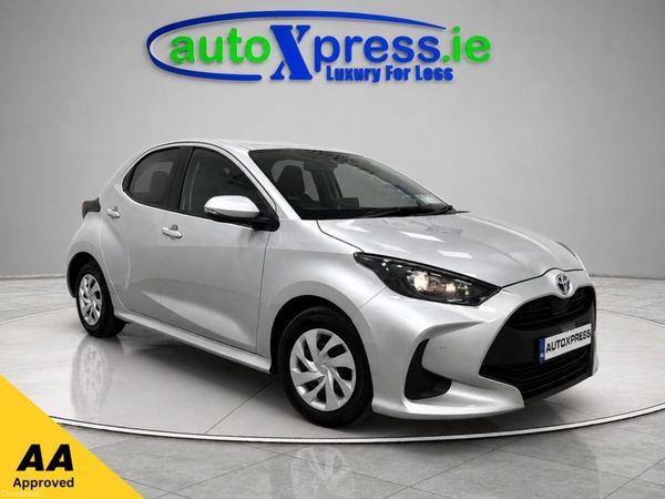 Toyota Yaris Hatchback, Petrol Hybrid, 2022, Silver