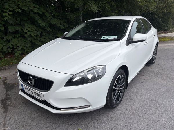 Volvo V40 Hatchback, Diesel, 2017, White