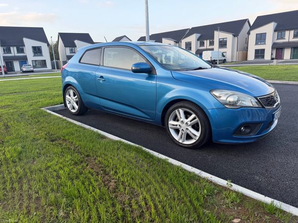 Kia Ceed Hatchback, Diesel, 2012, Blue