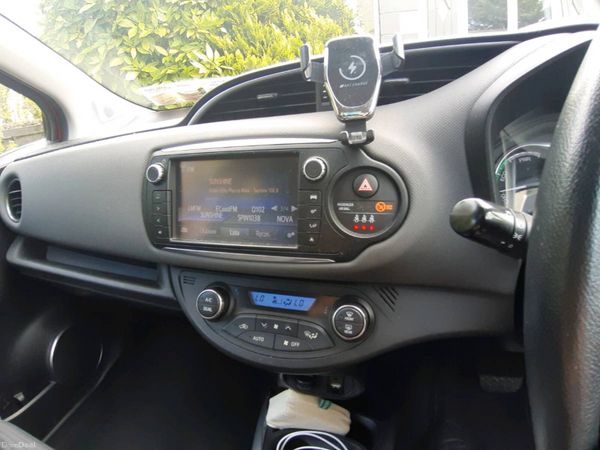 Toyota Yaris Hatchback, Petrol Hybrid, 2016, Red