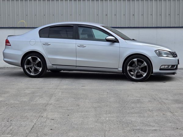 Volkswagen Passat Saloon, Diesel, 2012, Silver