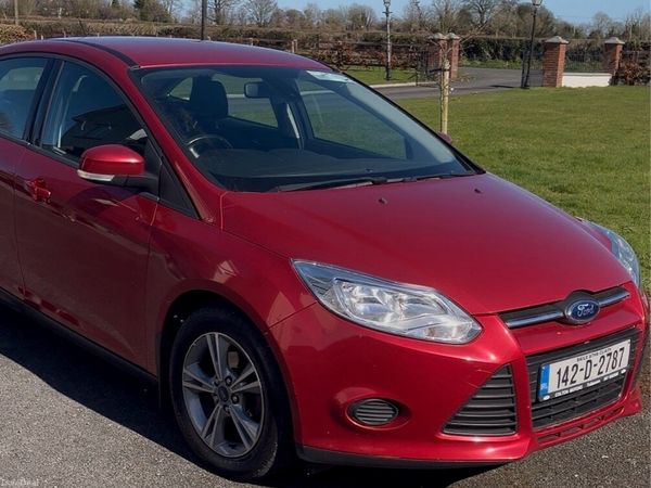 Ford Focus Saloon, Petrol, 2014, Red