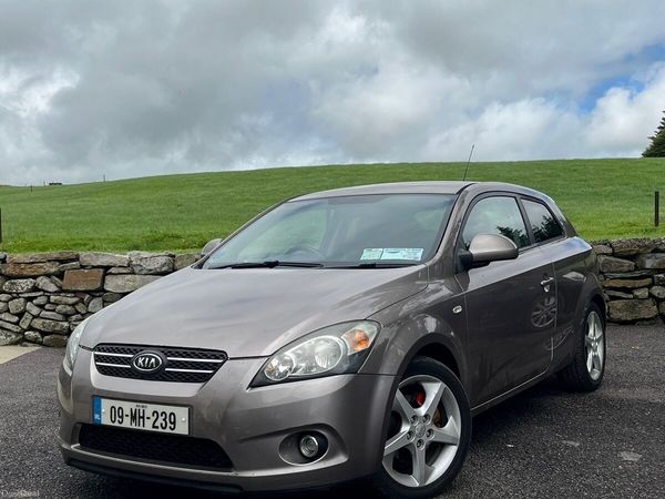 Kia Ceed Hatchback, Diesel, 2009, Beige