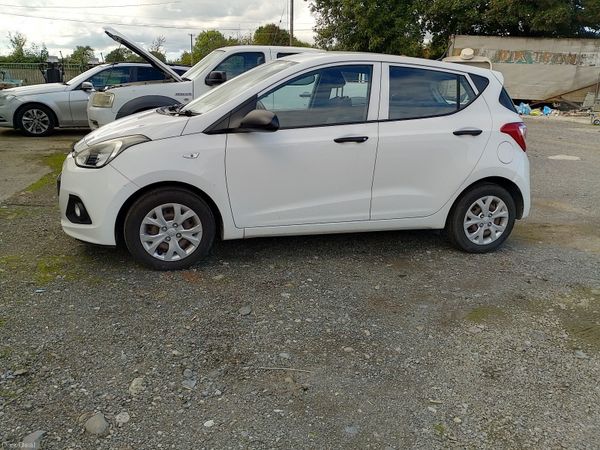Hyundai i10 Hatchback, Petrol, 2015, White