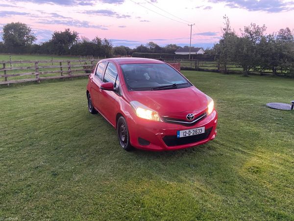 Toyota Yaris Hatchback, Petrol, 2012, Red