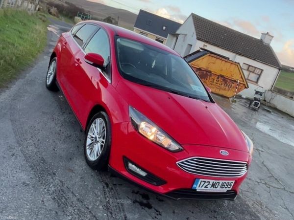 Ford Focus Hatchback, Diesel, 2017, Red