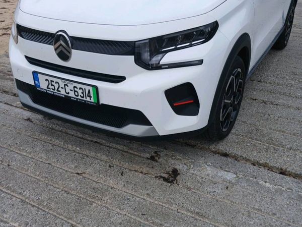 Citroen C3 Hatchback, Petrol Hybrid, 2025, White