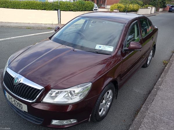 Skoda Octavia Saloon, Diesel, 2011, Red