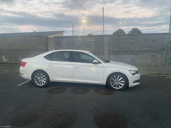 Skoda Superb Hatchback, Diesel, 2019, White