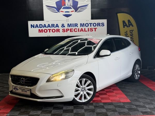 Volvo V40 Hatchback, Petrol, 2015, White