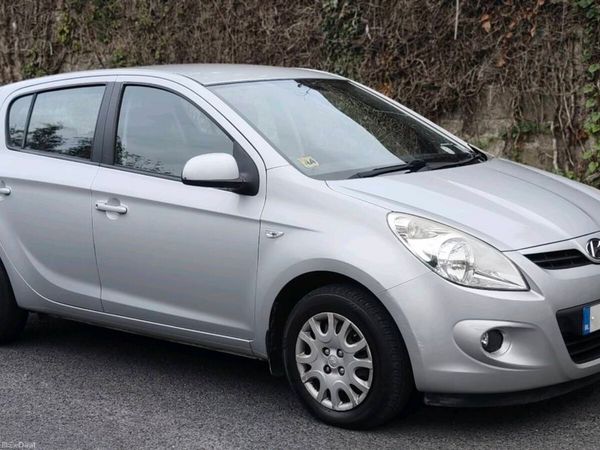 Hyundai i20 Hatchback, Petrol, 2012, Silver