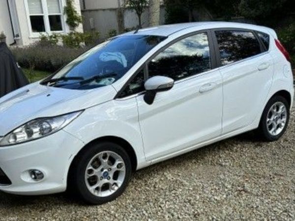 Ford Fiesta Hatchback, Petrol, 2012, White