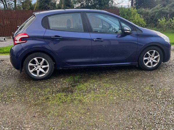 Peugeot 208 Hatchback, Petrol, 2012, Blue