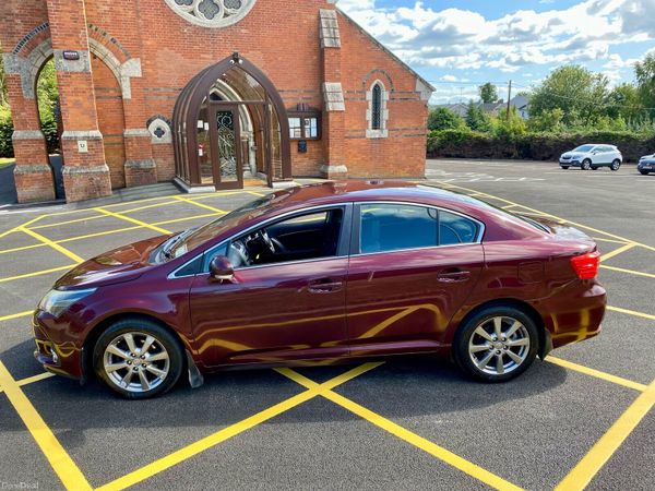 Toyota Avensis Saloon, Diesel, 2012, Red